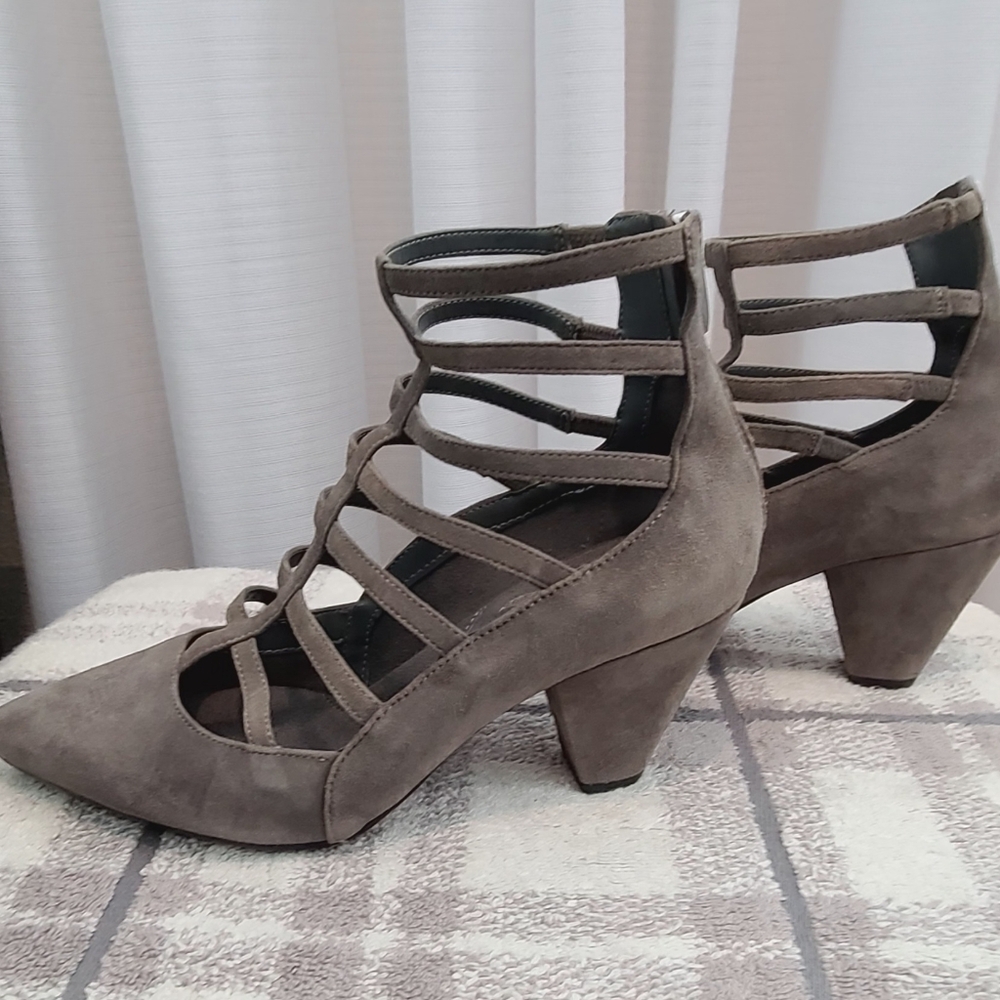 Aerosoles Heel Feet, size 6.5, gray suede - Picture 2 of 5